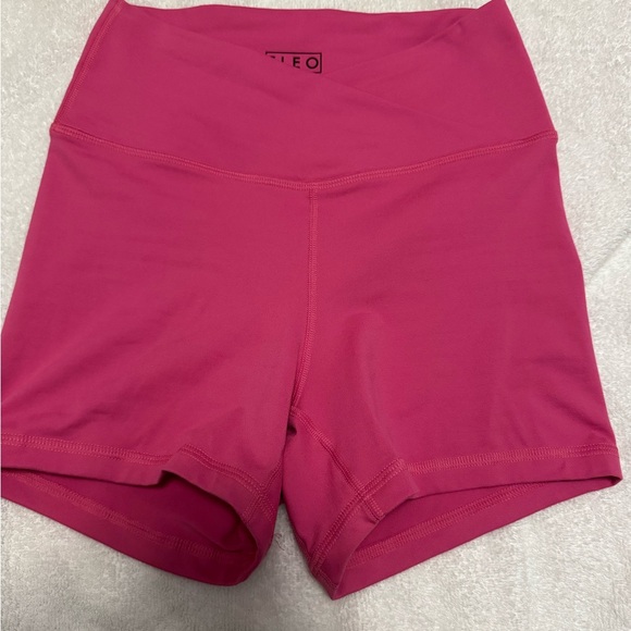 FLEO Women's V-waist Fandango Pink Shorts, S - Picture 1 of 3